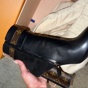 Lv Ankle boots